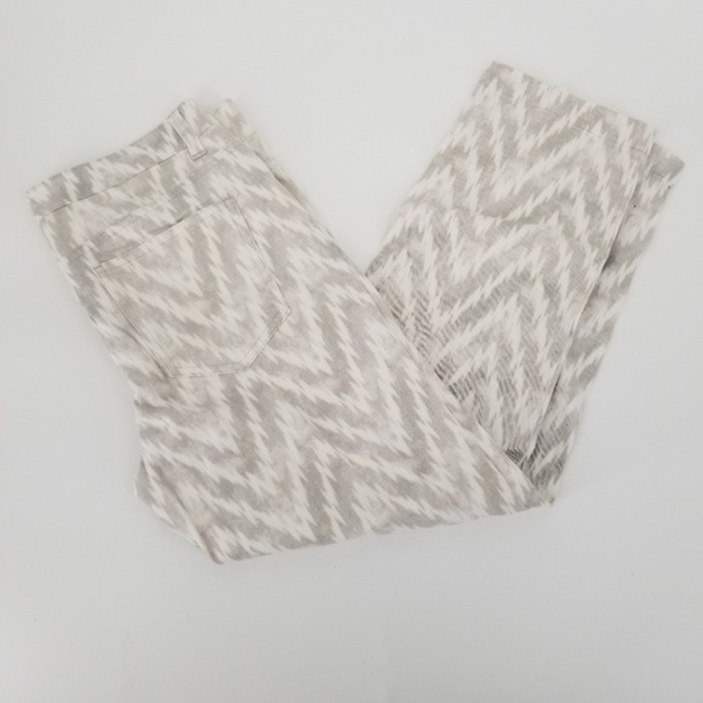 JONES NEW YORK SPORT stretch capri white gray chevron pattern 6